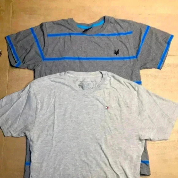 Lot of 2, short sleeved T-shirt size Large - Picture 1 of 5